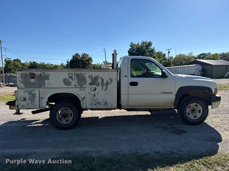 image for item FC4502 2002 Chevrolet Silverado 2500 utility bed pickup truck