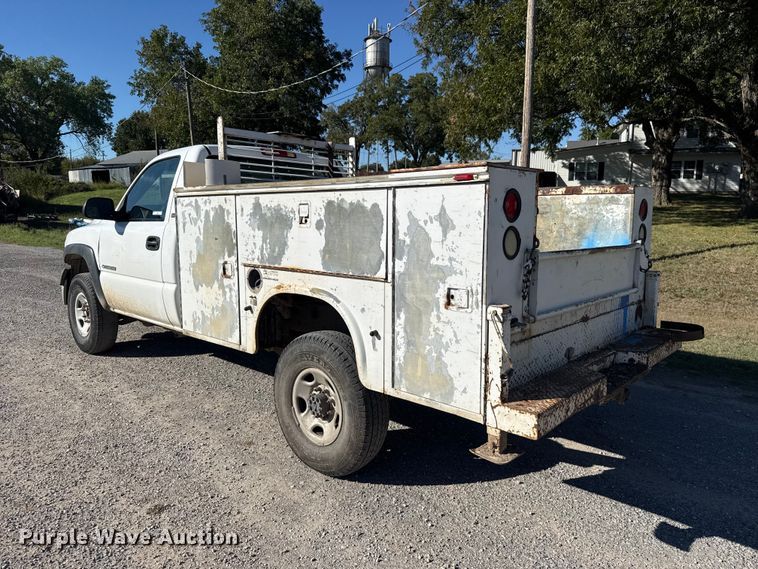 image for item FC4502 2002 Chevrolet Silverado 2500 utility bed pickup truck