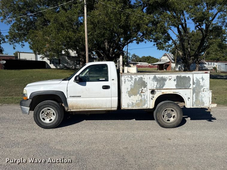 image for item FC4502 2002 Chevrolet Silverado 2500 utility bed pickup truck
