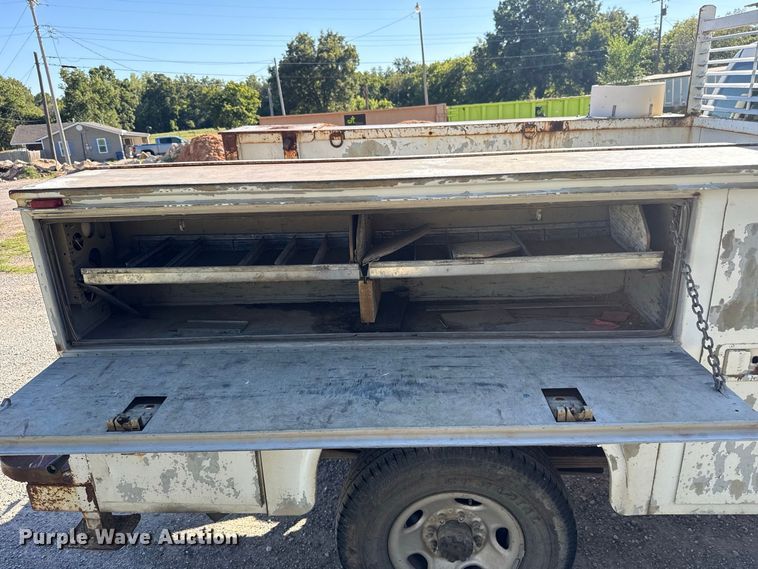 image for item FC4502 2002 Chevrolet Silverado 2500 utility bed pickup truck