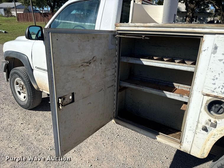 image for item FC4502 2002 Chevrolet Silverado 2500 utility bed pickup truck