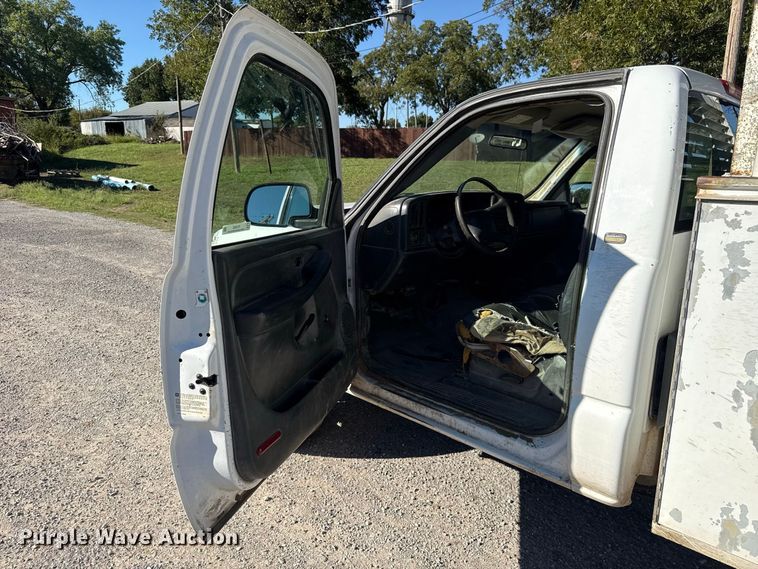 image for item FC4502 2002 Chevrolet Silverado 2500 utility bed pickup truck