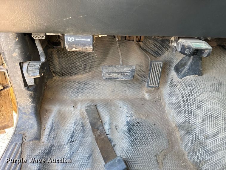 image for item FC4502 2002 Chevrolet Silverado 2500 utility bed pickup truck