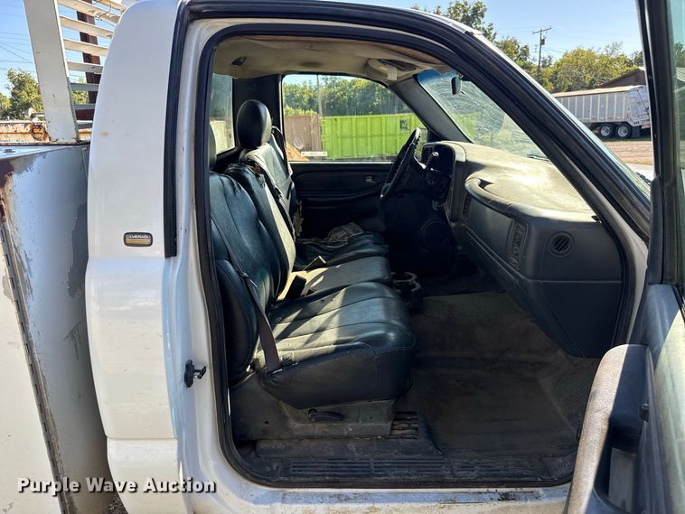 image for item FC4502 2002 Chevrolet Silverado 2500 utility bed pickup truck