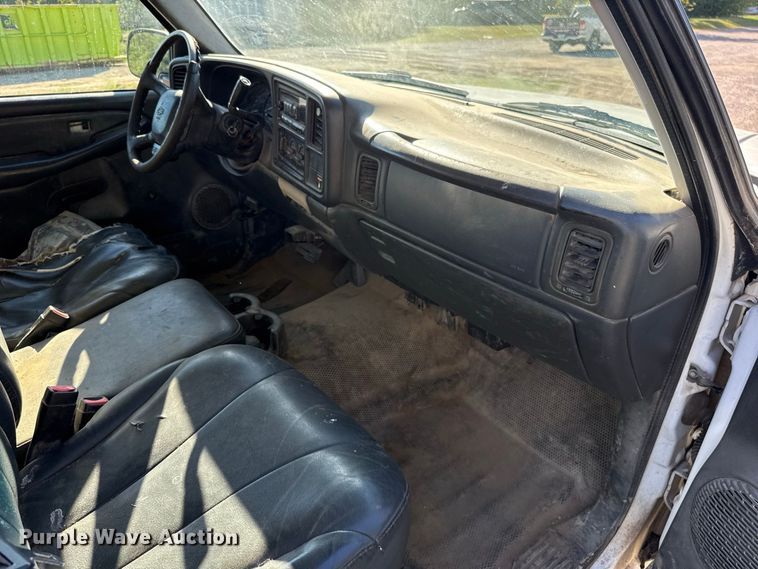 image for item FC4502 2002 Chevrolet Silverado 2500 utility bed pickup truck