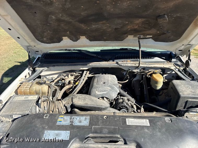 image for item FC4502 2002 Chevrolet Silverado 2500 utility bed pickup truck
