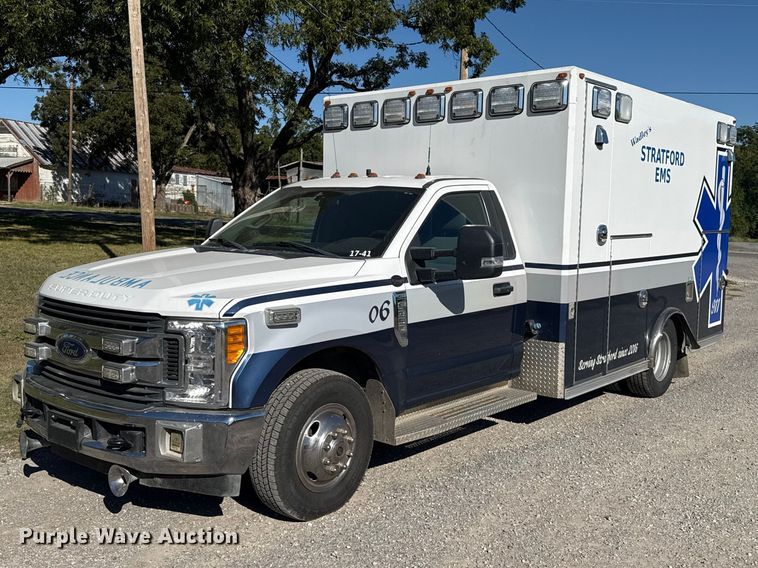 image for item FC4503 2017 Ford F-350 ambulance