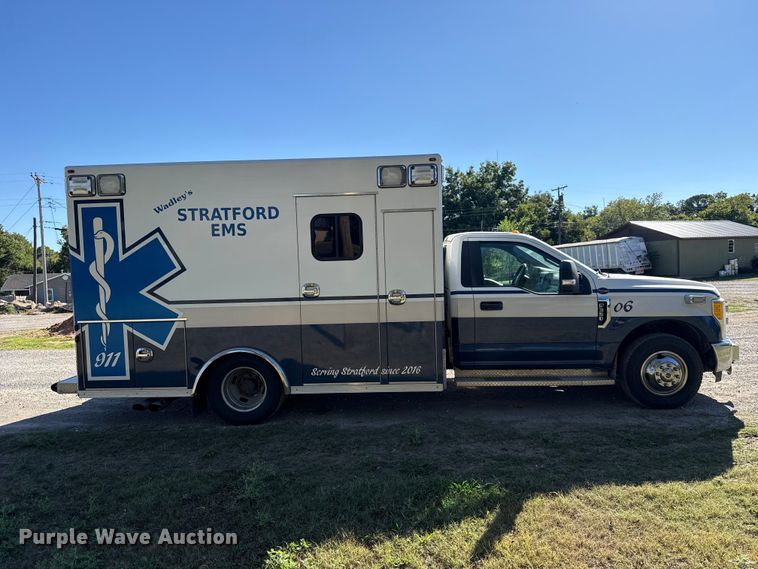 image for item FC4503 2017 Ford F-350 ambulance