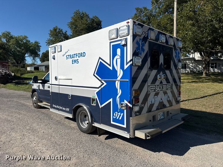 image for item FC4503 2017 Ford F-350 ambulance