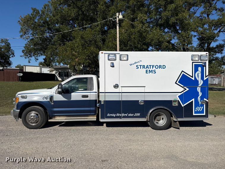 image for item FC4503 2017 Ford F-350 ambulance