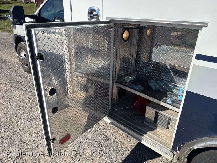 image for item FC4503 2017 Ford F-350 ambulance
