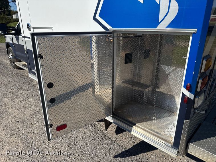image for item FC4503 2017 Ford F-350 ambulance