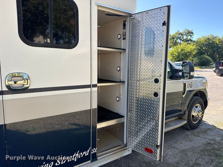 image for item FC4503 2017 Ford F-350 ambulance