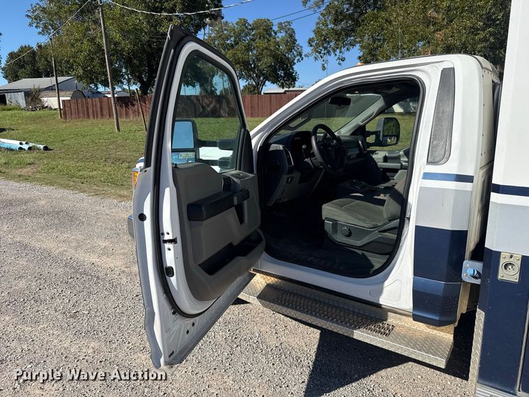 image for item FC4503 2017 Ford F-350 ambulance