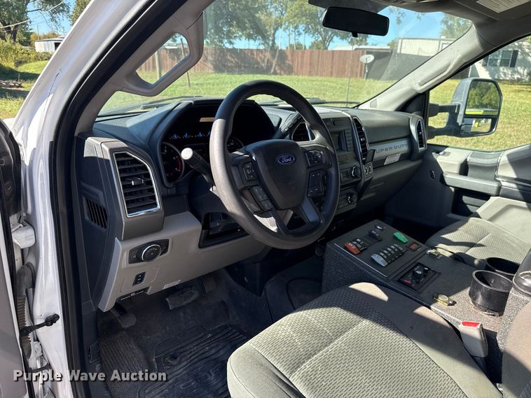 image for item FC4503 2017 Ford F-350 ambulance
