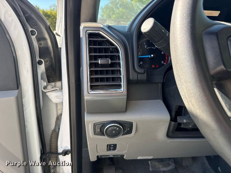 image for item FC4503 2017 Ford F-350 ambulance