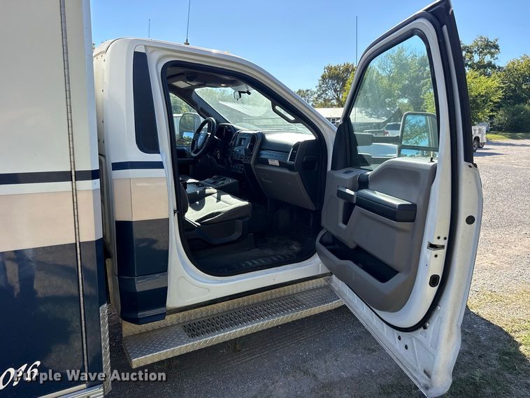 image for item FC4503 2017 Ford F-350 ambulance