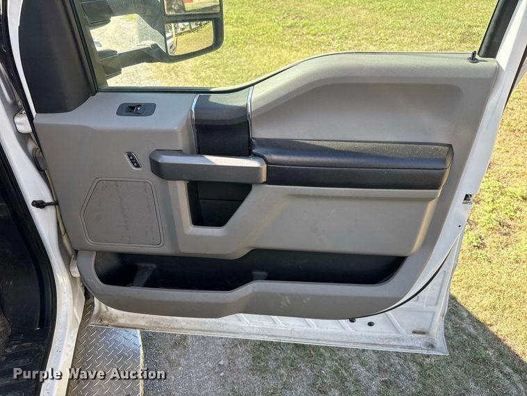 image for item FC4503 2017 Ford F-350 ambulance