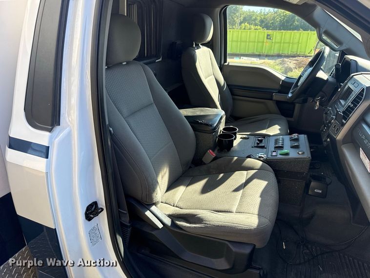 image for item FC4503 2017 Ford F-350 ambulance
