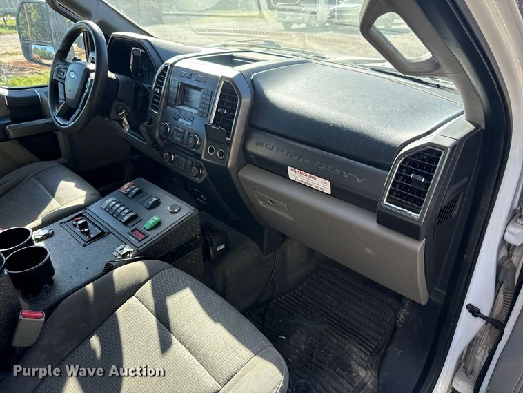 image for item FC4503 2017 Ford F-350 ambulance