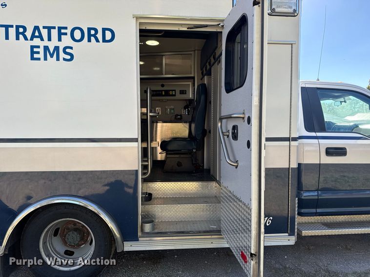 image for item FC4503 2017 Ford F-350 ambulance
