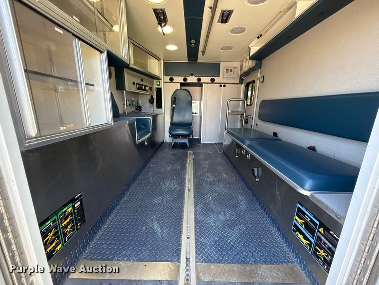 image for item FC4503 2017 Ford F-350 ambulance