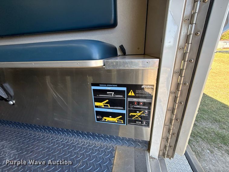 image for item FC4503 2017 Ford F-350 ambulance