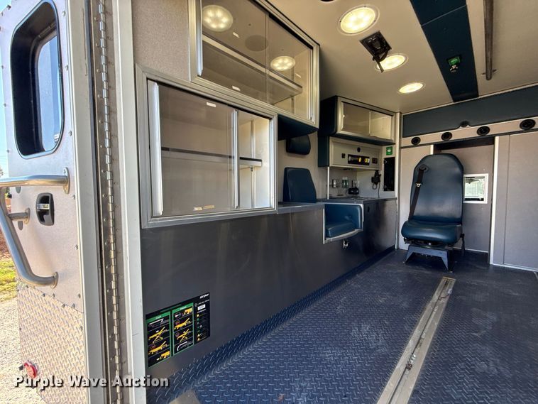 image for item FC4503 2017 Ford F-350 ambulance