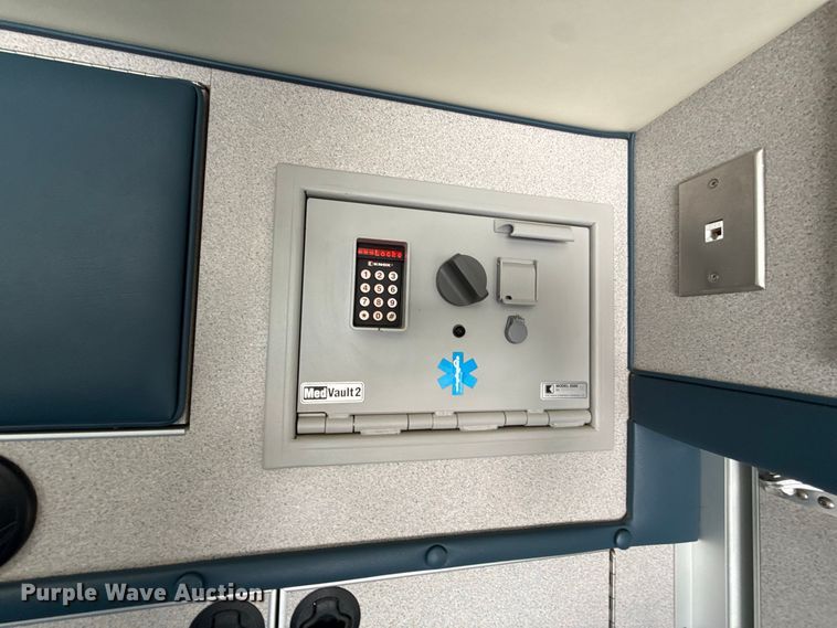 image for item FC4503 2017 Ford F-350 ambulance