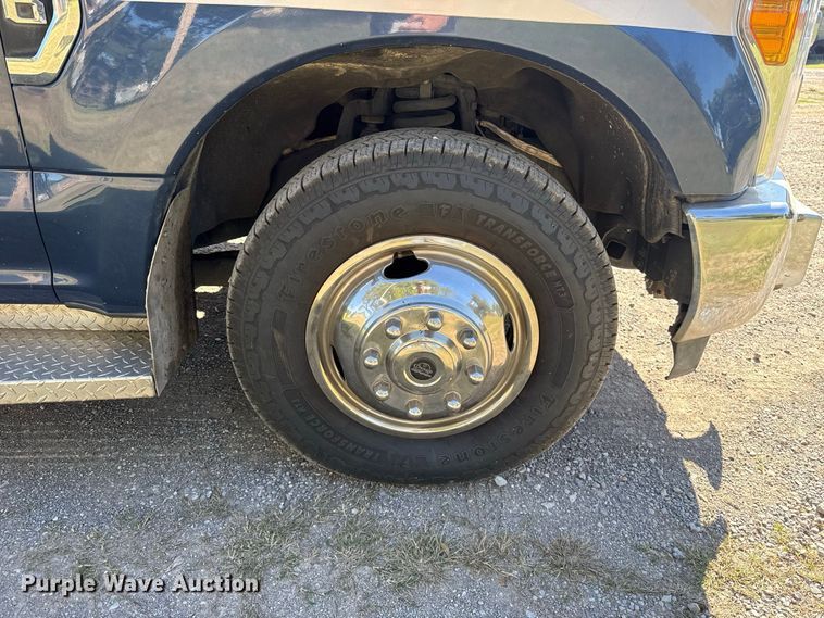image for item FC4503 2017 Ford F-350 ambulance