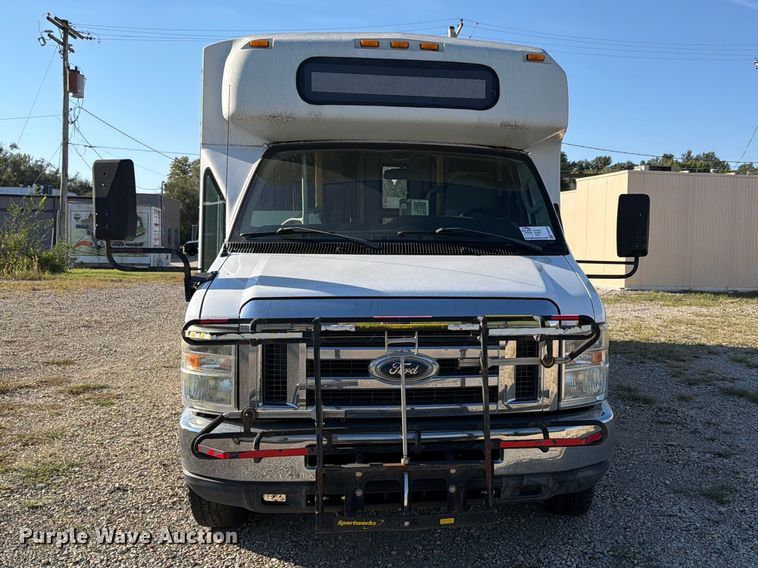 image for item FH6456 2011 Ford E450 Super Duty bus