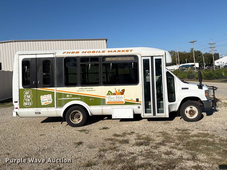 image for item FH6456 2011 Ford E450 Super Duty bus