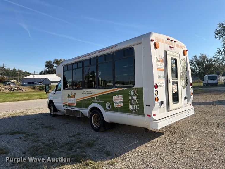 image for item FH6456 2011 Ford E450 Super Duty bus