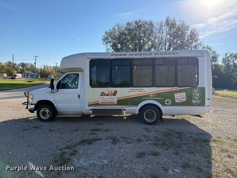 image for item FH6456 2011 Ford E450 Super Duty bus