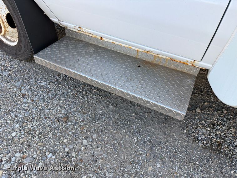 image for item FH6456 2011 Ford E450 Super Duty bus