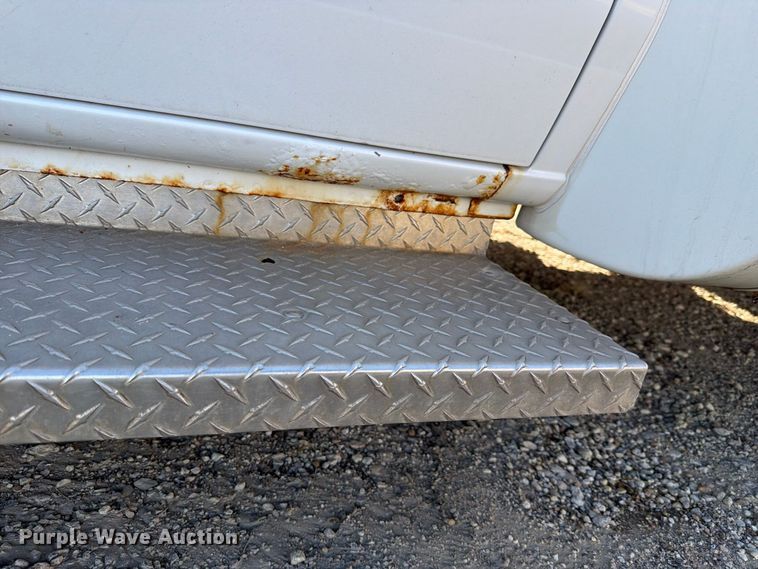 image for item FH6456 2011 Ford E450 Super Duty bus