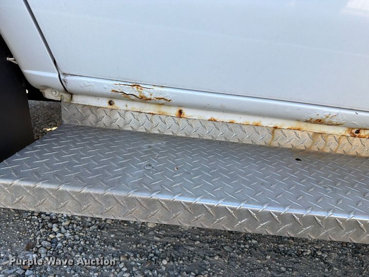 image for item FH6456 2011 Ford E450 Super Duty bus