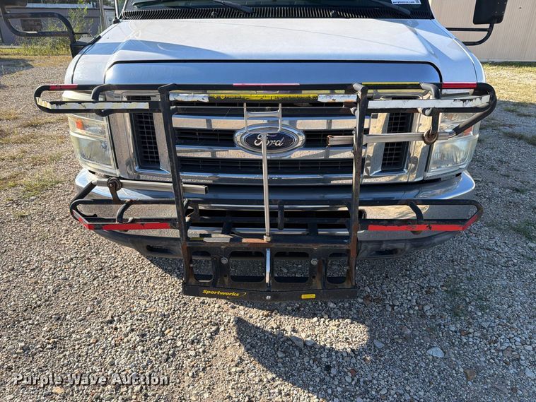 image for item FH6456 2011 Ford E450 Super Duty bus