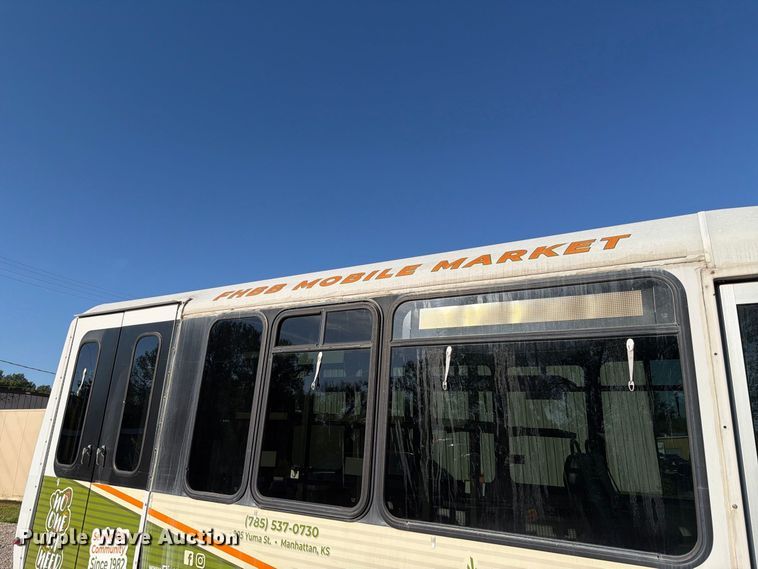 image for item FH6456 2011 Ford E450 Super Duty bus