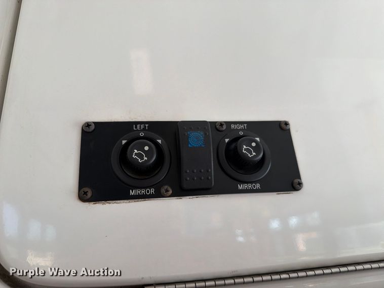 image for item FH6456 2011 Ford E450 Super Duty bus