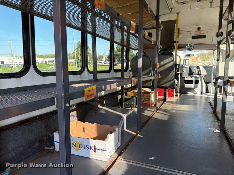 image for item FH6456 2011 Ford E450 Super Duty bus