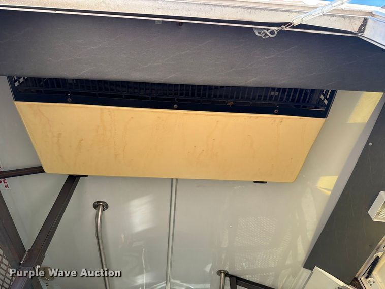 image for item FH6456 2011 Ford E450 Super Duty bus