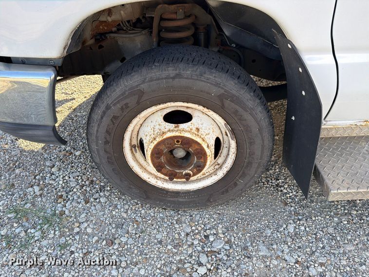 image for item FH6456 2011 Ford E450 Super Duty bus