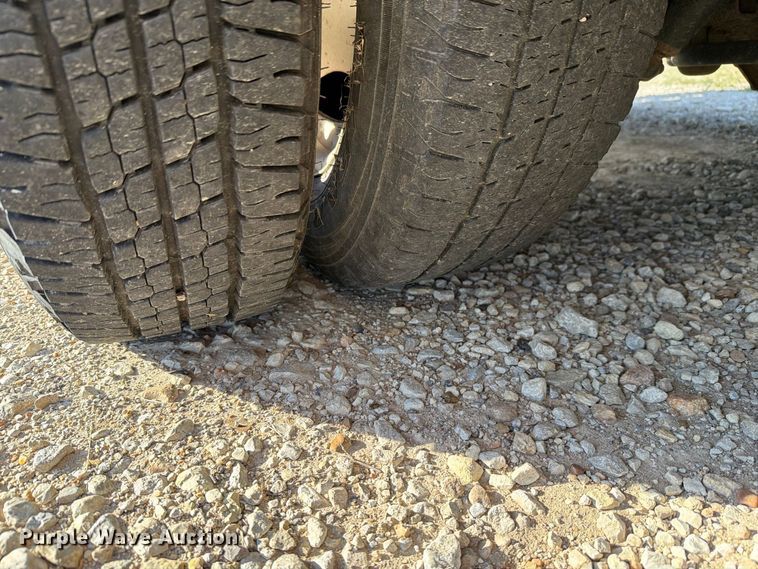 image for item FH6456 2011 Ford E450 Super Duty bus