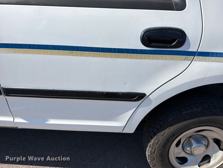 image for item FI2039 2001 Ford Expedition XLT SUV