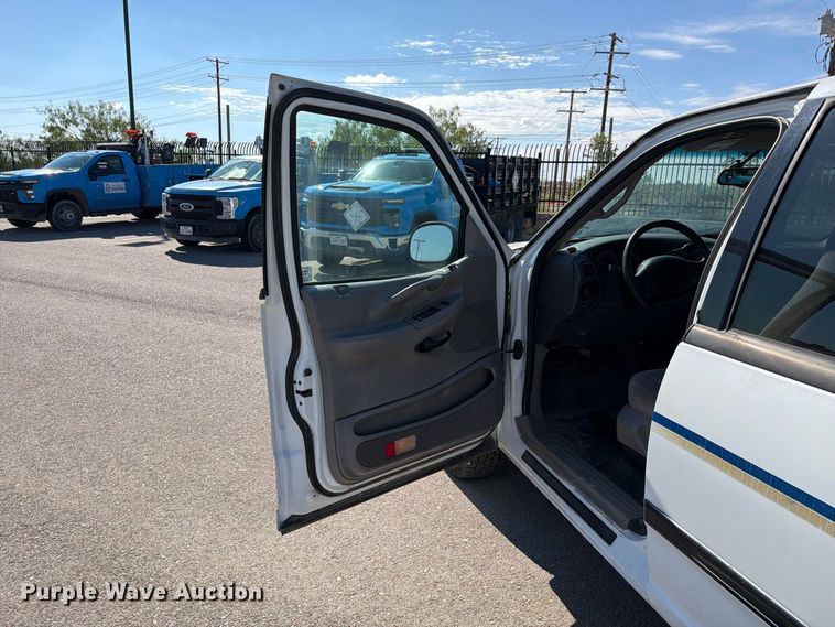 image for item FI2039 2001 Ford Expedition XLT SUV
