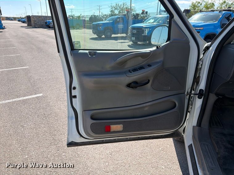 image for item FI2039 2001 Ford Expedition XLT SUV