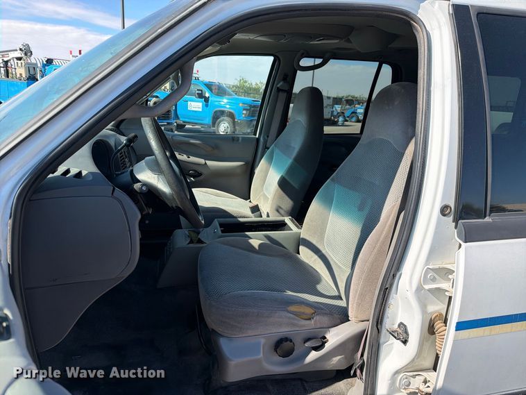 image for item FI2039 2001 Ford Expedition XLT SUV