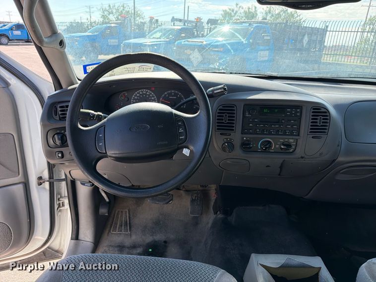 image for item FI2039 2001 Ford Expedition XLT SUV