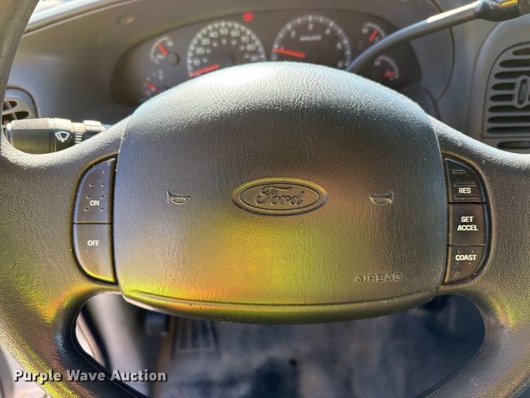image for item FI2039 2001 Ford Expedition XLT SUV